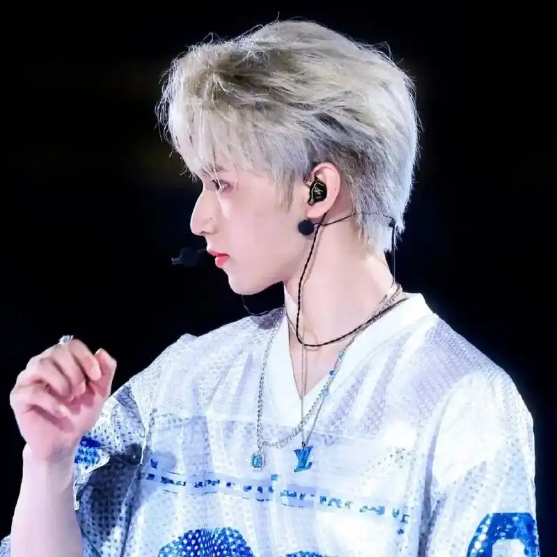 小耀海口演唱会存图#刘耀文#耀眼的你刘耀文 #刘耀文舞台照  - 抖音