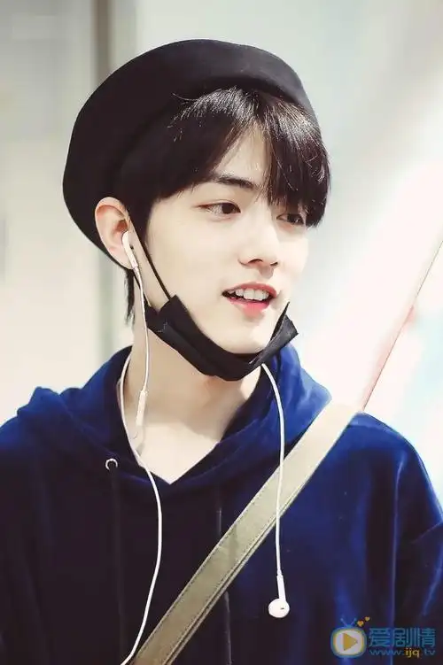 肖战笑起来的照片,肖战卸妆照片,肖战治愈笑图片大全
