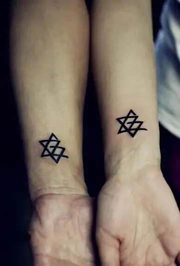 手腕情侣纹身图案