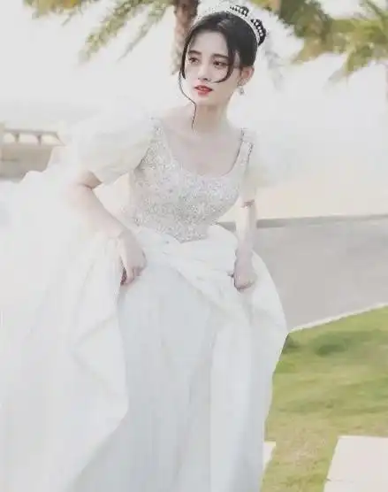 鞠婧祎最新婚纱大片:白纱裙挑战最美新娘,四千年美女凭颜值圈粉|礼服