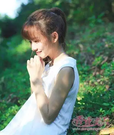 空气刘海高扎马尾辫发型