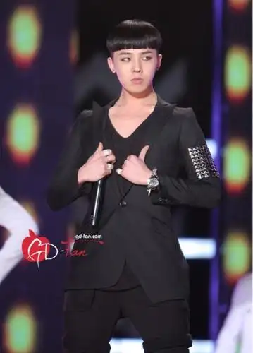 求 权志龙锅盖头发型的图片