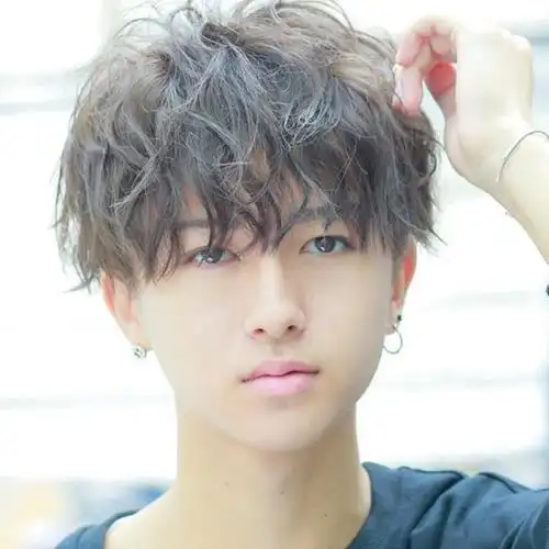 男生轻微纹理烫换个纹理发型感觉帅多了