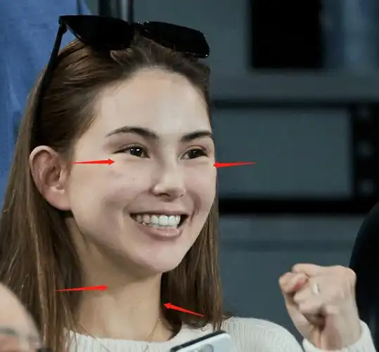 周杰伦昆凌现身澳网,男方戴假发抢镜,女方穿万元毛衫素颜显脸肿_照片