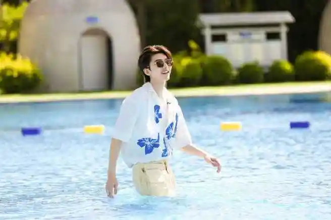 三年前的三亚花衬衫短裤坤#蔡徐坤