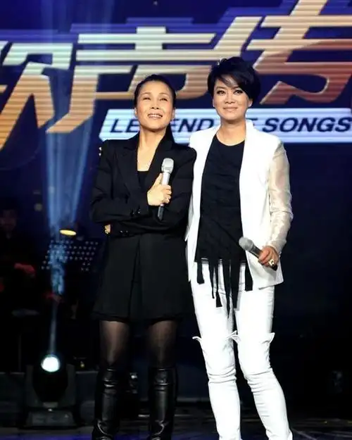 上个世纪的歌坛天后毛阿敏田震的亲密合照你知道她们的友情吗