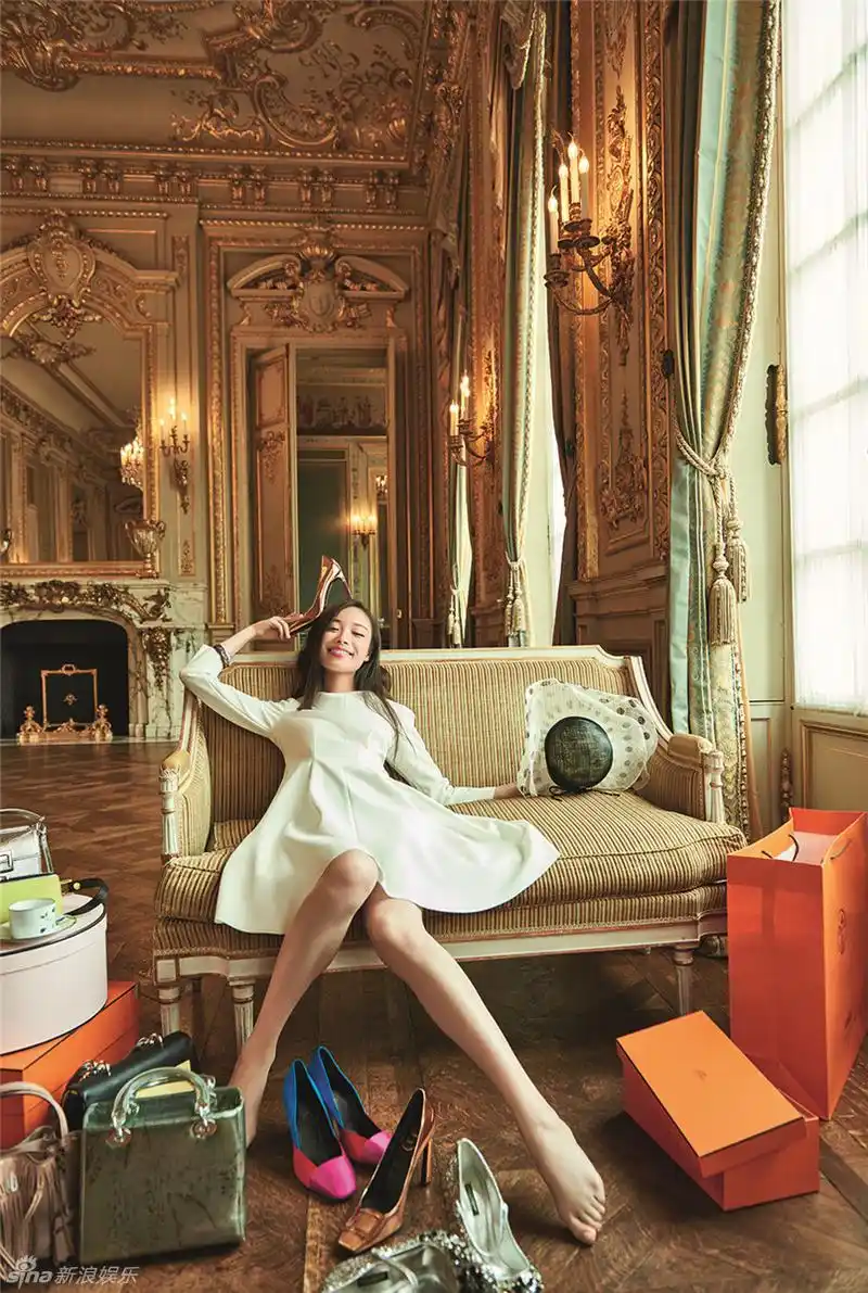 组图:倪妮信步游巴黎 打赤脚随性做自己_高清图集_新浪网