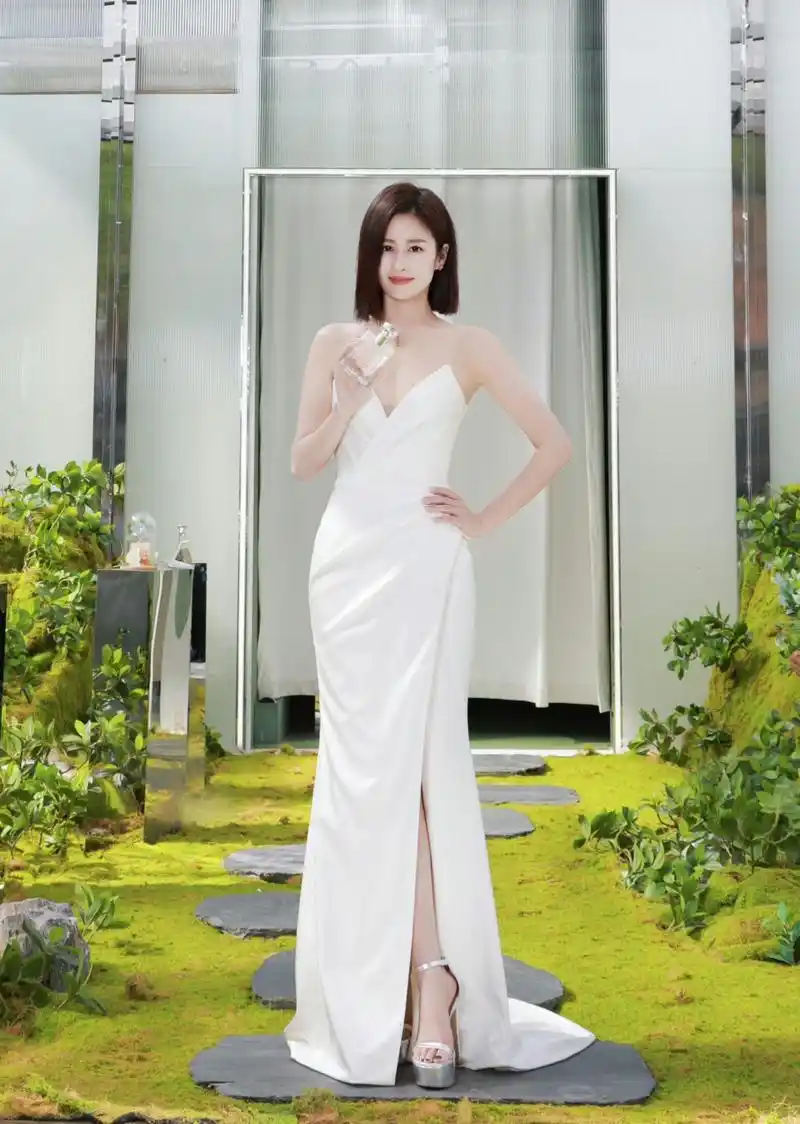 颖儿  白色深v礼服 676767