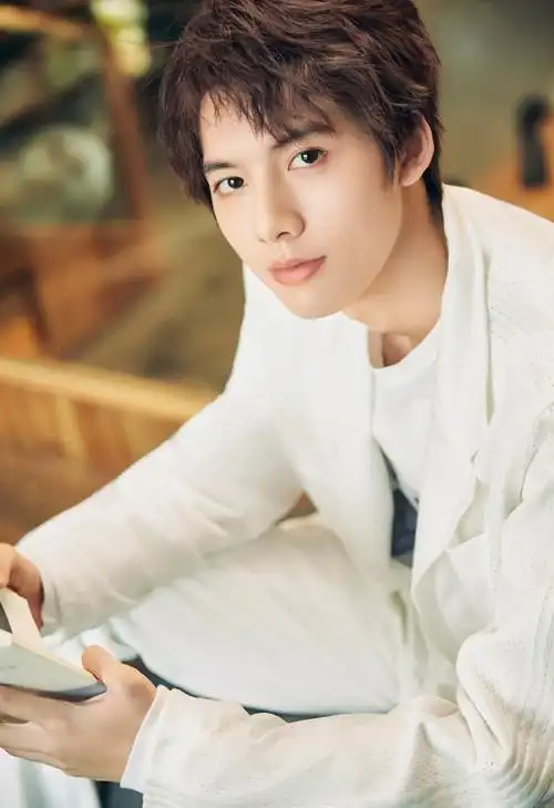 邓超元白色西服元气写真图片14