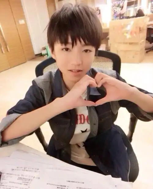 王俊凯妈妈龚声宏为培养儿子放弃事业如今儿子成她的骄傲