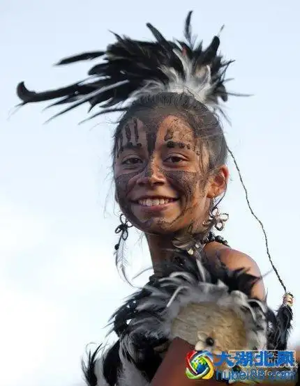 令人震惊的一幕土著人原始生活竟是这样8