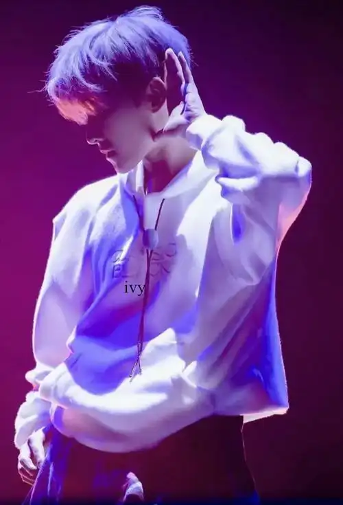 哎一股清流 的微博: 我不允许任何人没看过这组杨洋17年生日会.