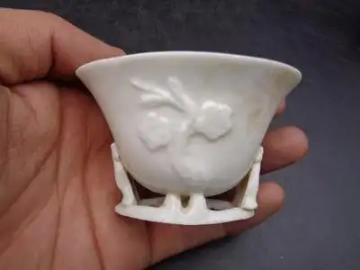 明代德化窑白瓷梅花杯