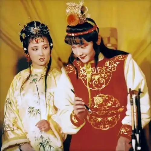 颤颤巍巍的意思 《红楼梦》语言艺术的天才是怎样炼成的?