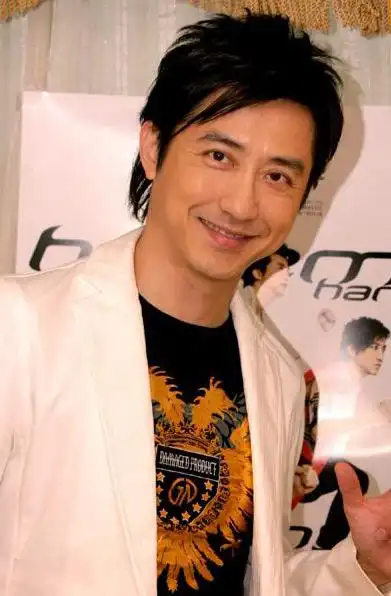 哈林主持整星节目 李克勤舔臭袜阿sa吃波鞋(图)