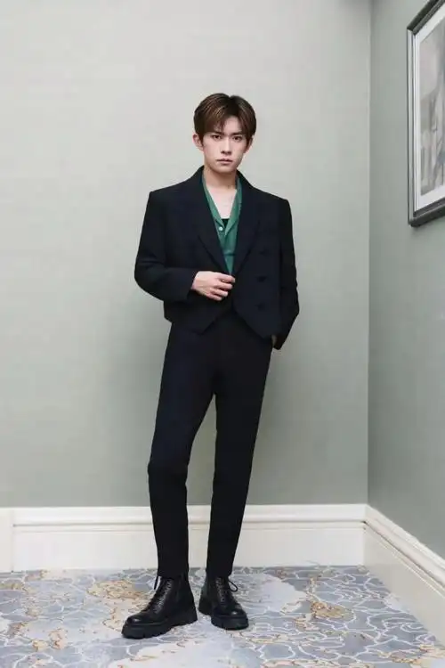 从王俊凯到易烊千玺,看完这7位男星的精修与生图,我受到了欺骗