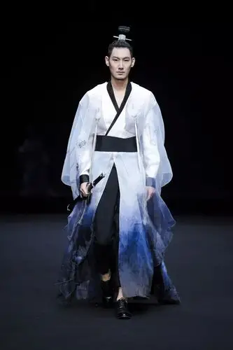 盖娅传说·熊英2020春夏中国国际时装周