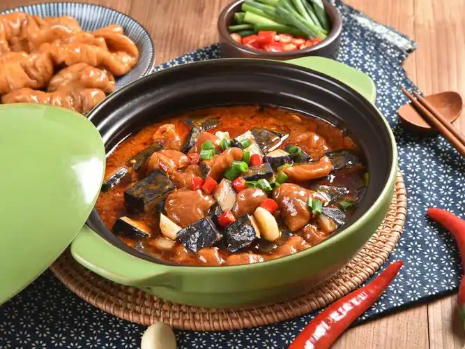 活动内容 活动详情 湖南小炒肉52元  臭豆腐肥肠煲46元  湖南丝瓜烧