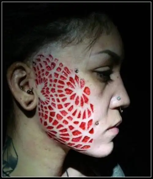 恐怖另类的割肉 肉雕纹身图片第2页