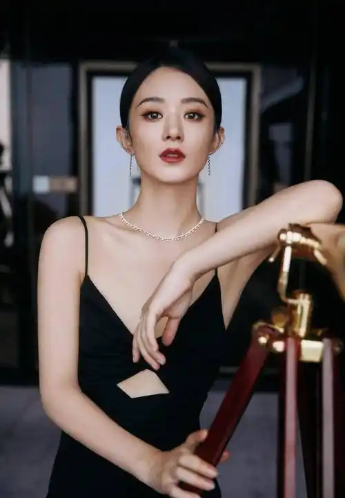 赵丽颖的黑色礼服是优雅与神秘的完美结合!快来了解一下吧!
