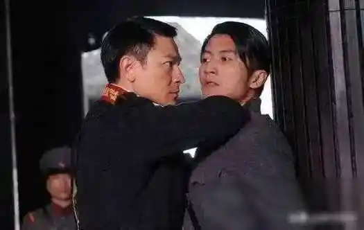 刘德华没想到当年随口亲的婴儿竟让他差点跌落神坛