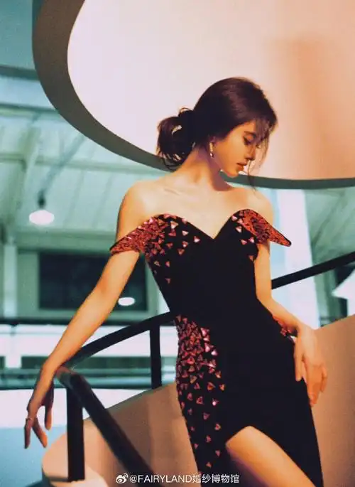 鞠婧祎##鞠婧祎黑色红钻抹胸裙##fairyland × jean louis sabaji