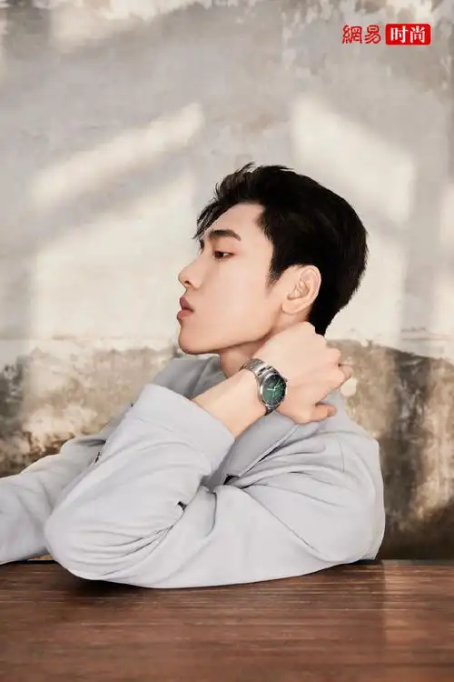 王子异最新灵感大片,潮酷少年,勇往直前.@有颜有品