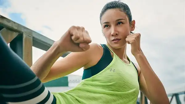 underarmour签约跆拳道冠军兼龙女郎张蓝心她也成为了首位亚裔全球