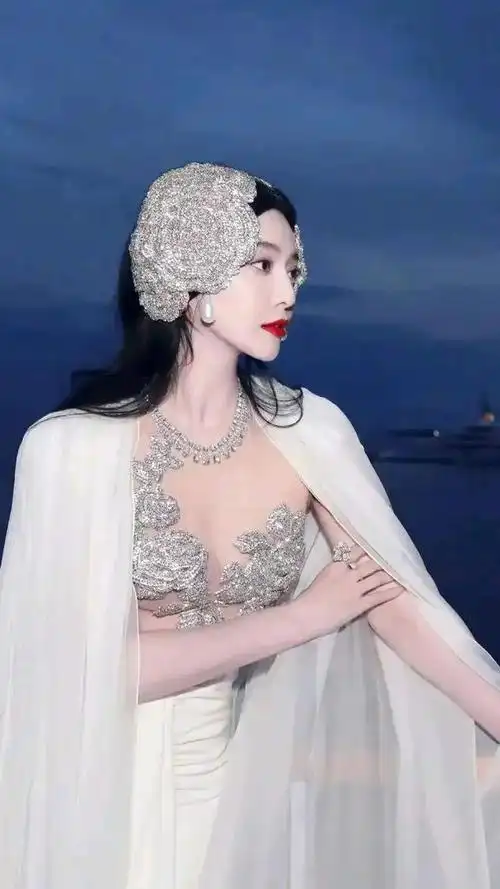 范冰冰复出,再次点燃娱乐圈,唇环鼻钉全安排,这次玩得嗨