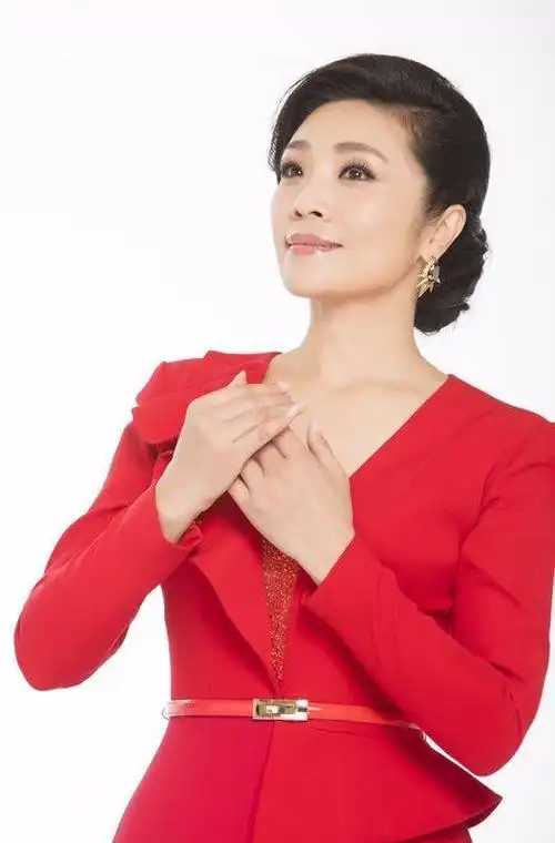 喜迎十九大,川妹子李丹阳推出献礼新歌《扬帆远航》