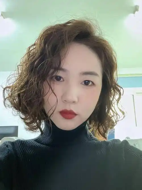 2022短发"烫全头",也能美美哒!_发型_中国_人类