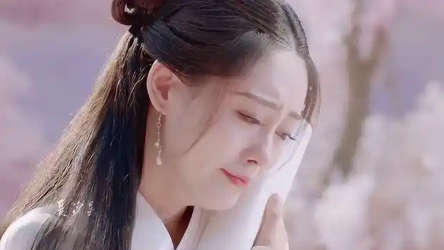 古装女子绝美落泪,仙女式哭戏谁能不心疼呢