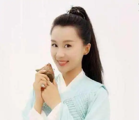 4,乌廷芳——夏楠 饰.