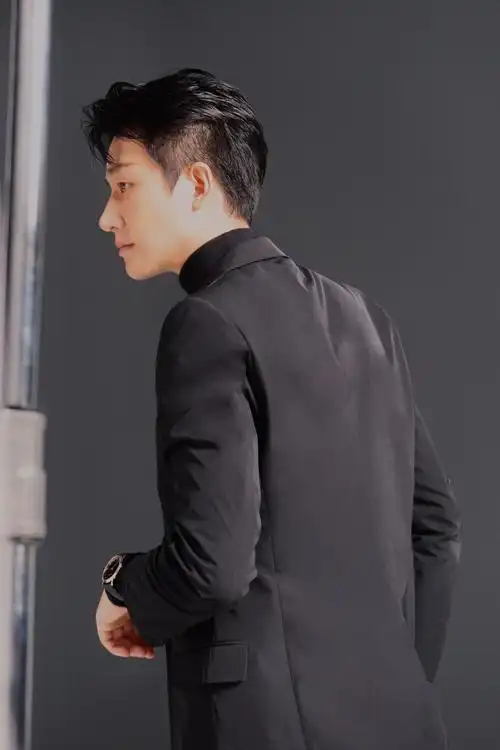 一些大家很爱的西装轩@黄轩的微博 送上,快来查收吧!