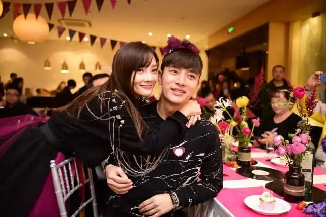 贾乃亮走出阴霾心情好贾乃亮王鸥合作新戏大玩公主抱