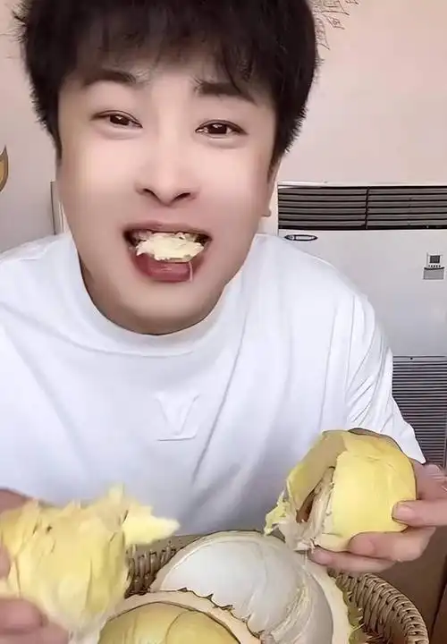 中国铁路打下榴莲价格,网红辛巴出货3亿,监管部门发话了!