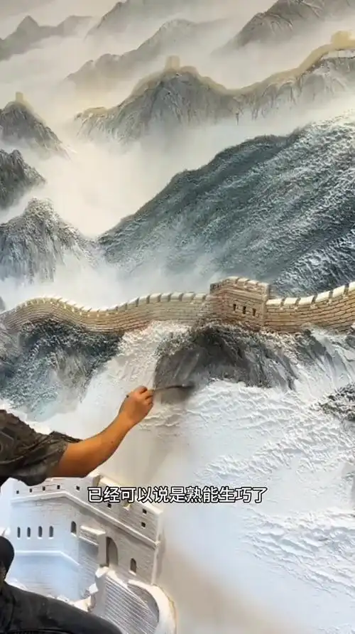 小伙用腻子在墙上浮雕万里长城