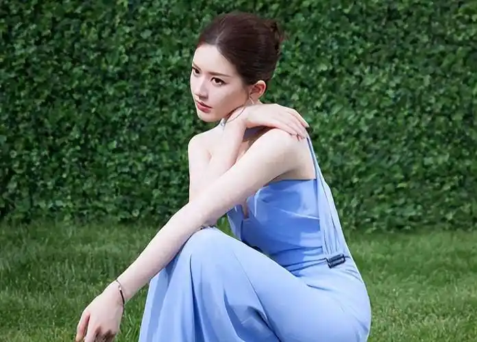 陈伟霆给赵露思做二番,却不敌网传邓为给迪丽热巴做二番争议大?