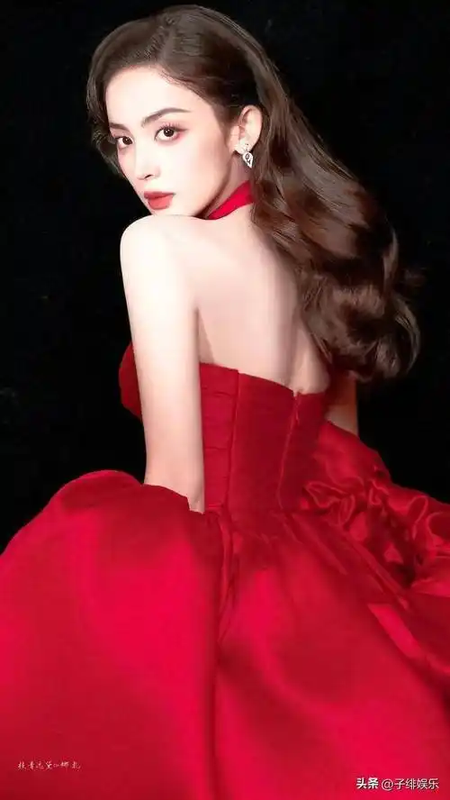 古力娜扎,一袭红裙美艳动人!_工作_公益_演技