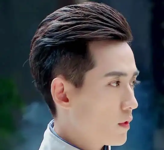 朱一龙的睫毛啊,和女演员的假睫毛差不多一样长了写于情定三生湖南