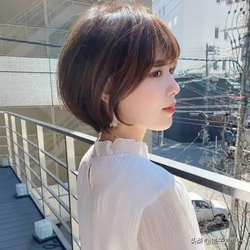 最具人气的女士短发蓬松瘦脸层次感满满剪完显小10岁