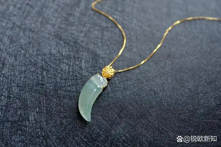 珠宝设计镶嵌|翡翠虎牙吊坠 客人来石镶嵌的翡翠虎牙吊坠 仅供大家