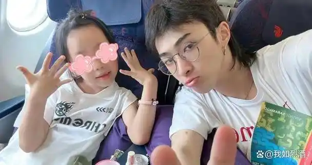 庾澄庆和伊能静的儿子·哈利近年来逐渐成为名人.