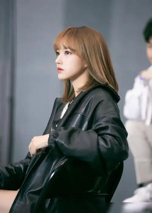 看惯了程潇以前的发型这次看到她的短发发型真的觉得太好看了.