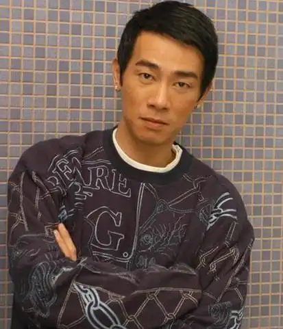 陈小春年轻照帅(从打工仔到亿万身家)11