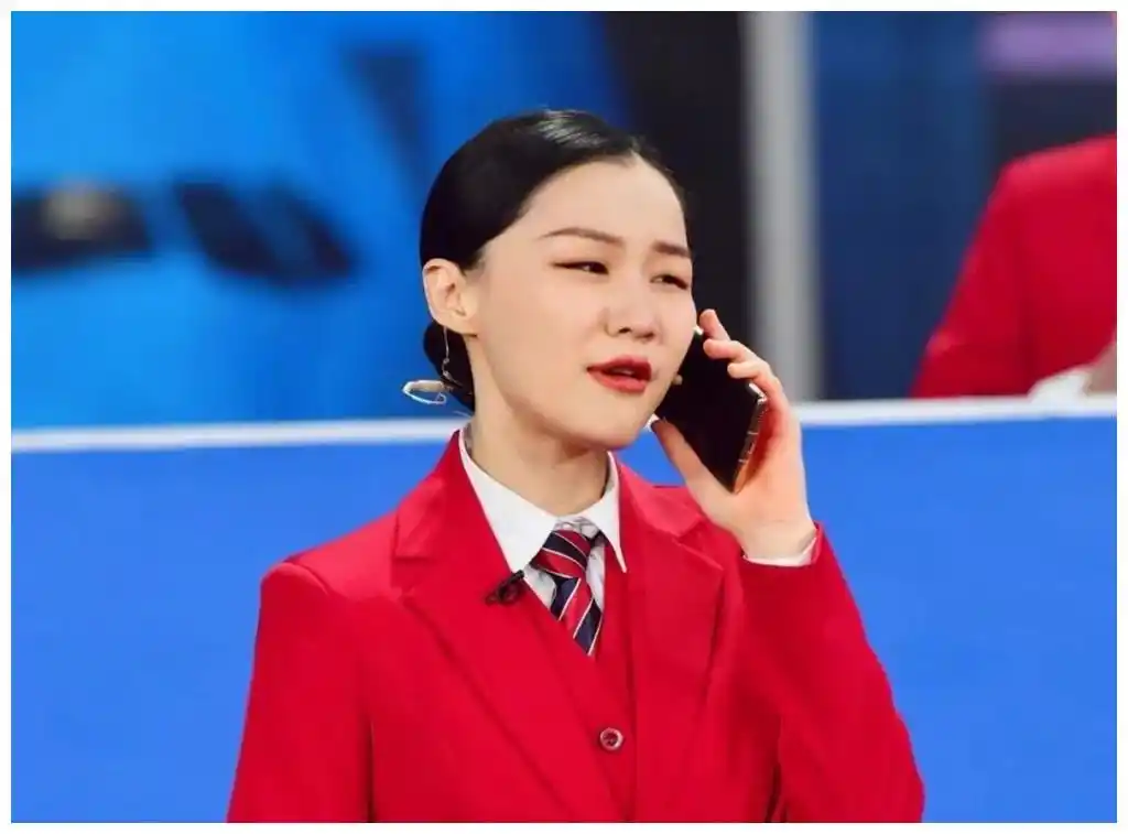 她并不是科班出身,却靠努力登上春晚,用实力证明一切皆有可能|金靖