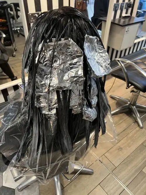 染发过程中颜色深到客人怀疑严重翻车!