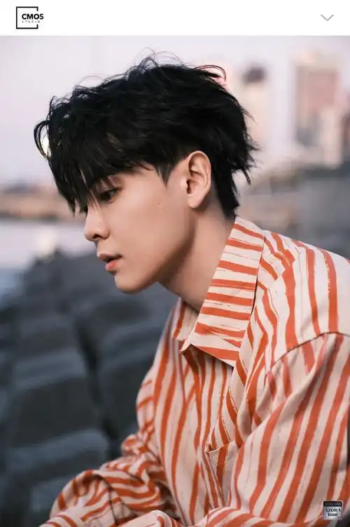 尤长靖海边氛围感写真