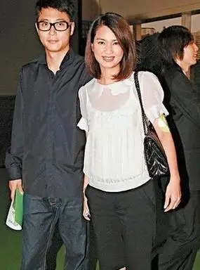 莫少聪的现任老婆名叫孙云玲,是一个80后的大连女孩,两人在2011年的