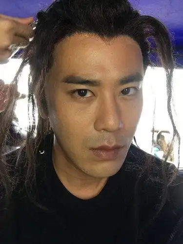 荧屏形象百变!陈亦飞首挑古装剧大旗引瞩目